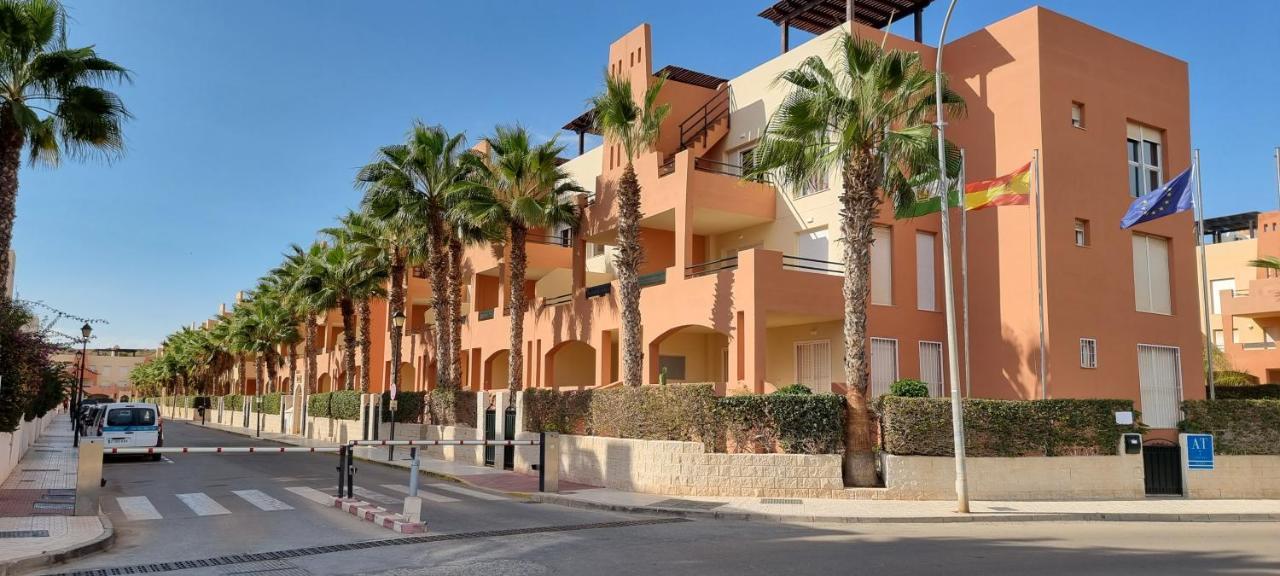 Paraiso de Vera Playa: Beachfront Apartments with Pool Views Exterior photo